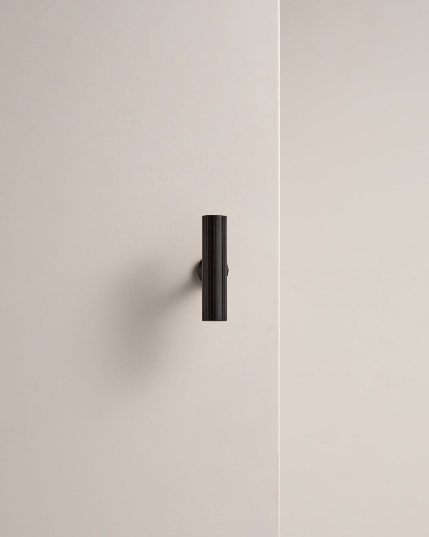 RAVELLO FLUTED T-BAR KNOB
