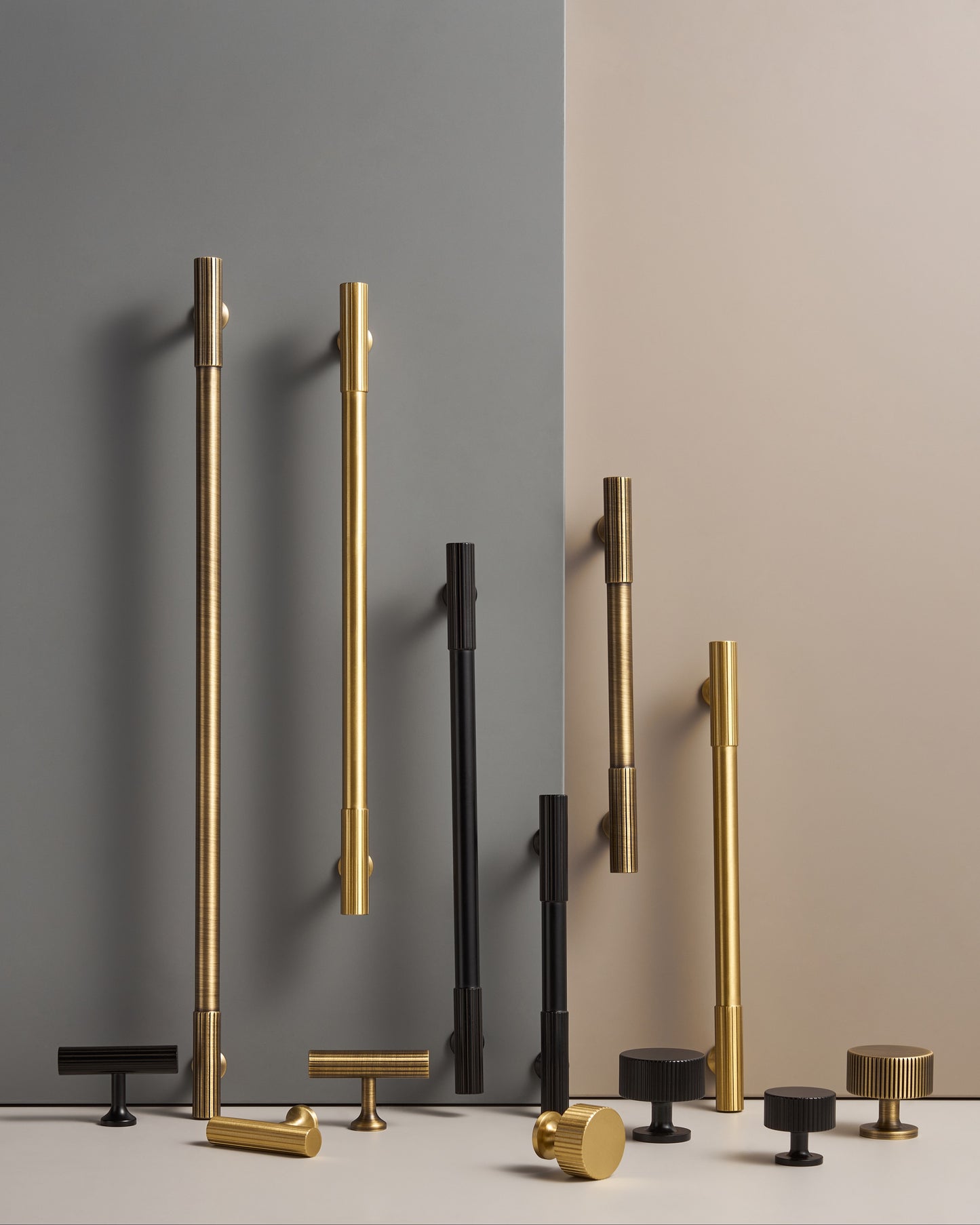 RAVELLO CYLINDRICAL BAR SAHPE CABINET PULL