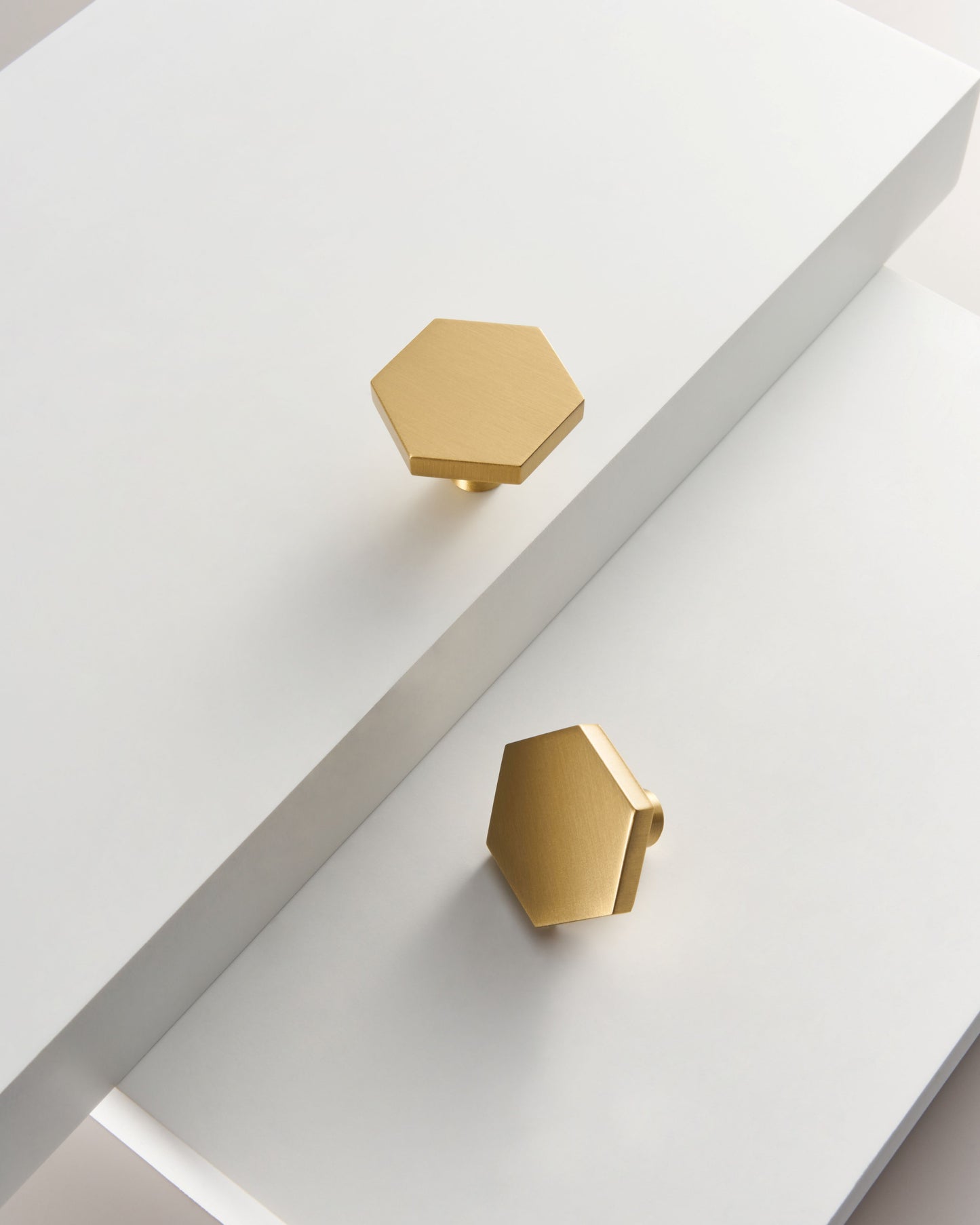 ASHBURY HEXAGON KNOB IN BRUSED BRASS