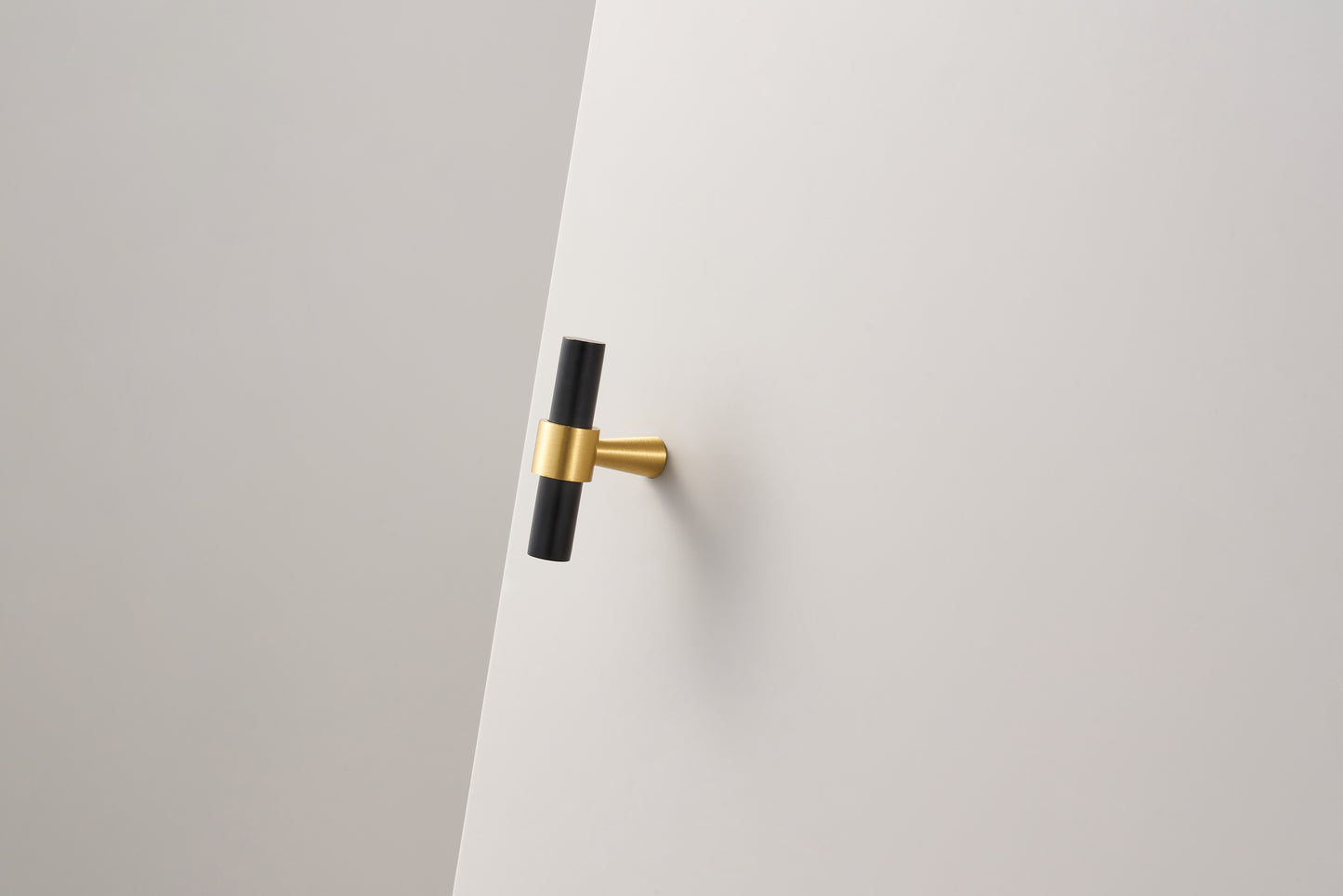 HUDSON TAPERED BASE CYLINDRICAL T-BAR KNOB