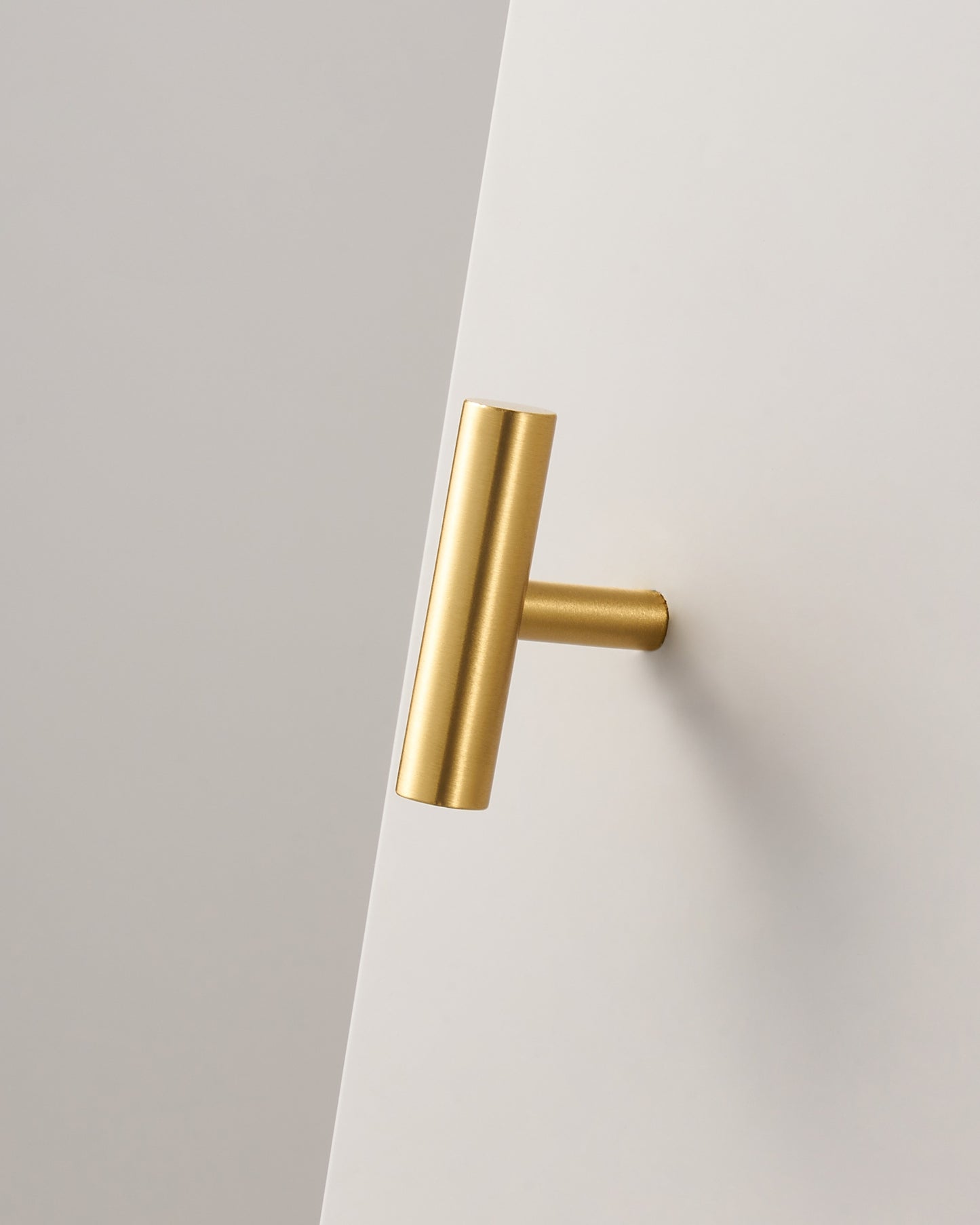 VERONA T-BAR KNOB IN BRUSHED BRASS