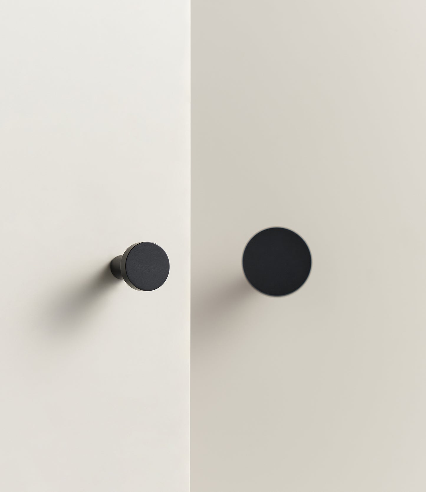 ASHBURY FLAT ROUND DISC KNOB