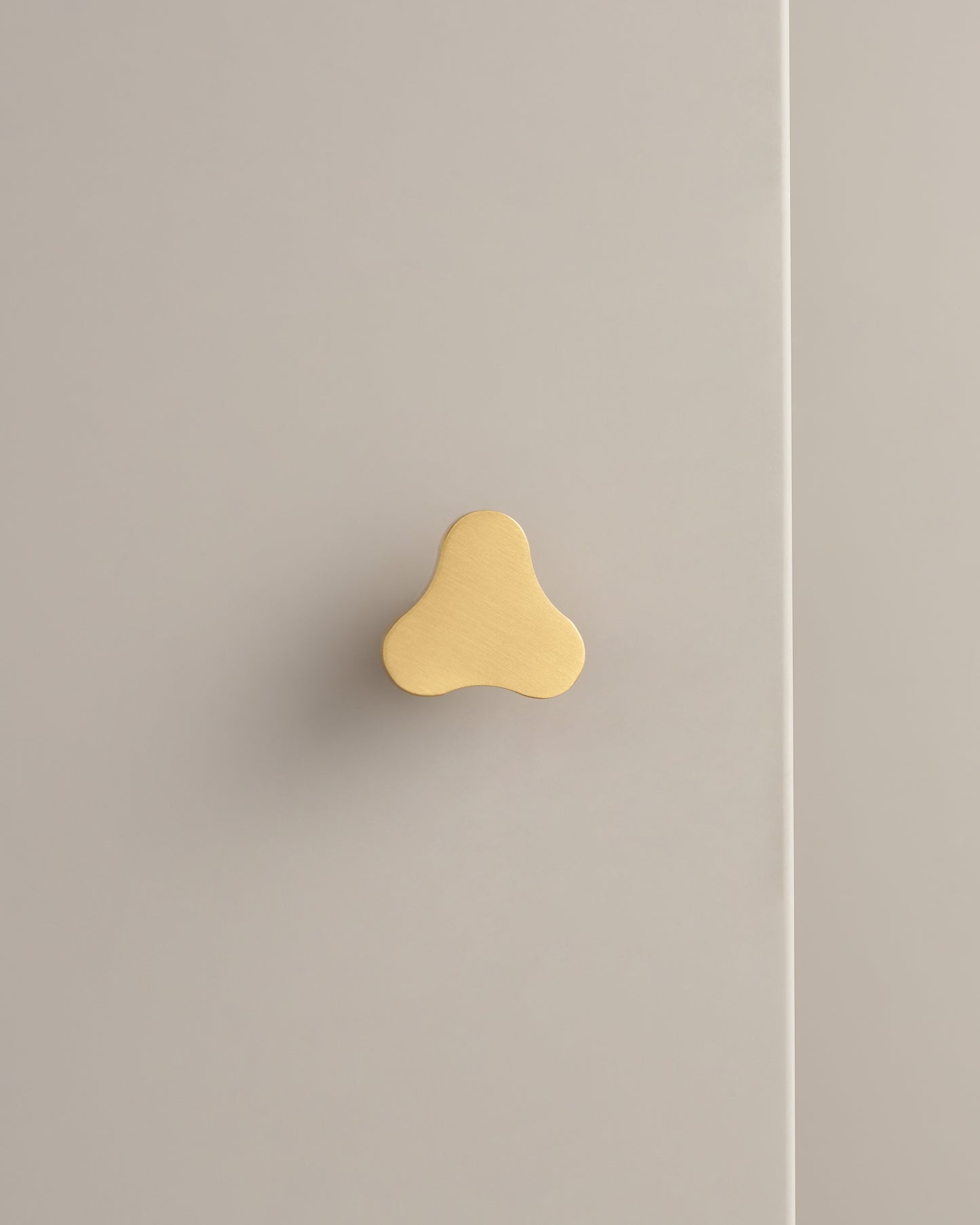 HARLEM WAVE BRUSHED BRASS CABINET KNOB