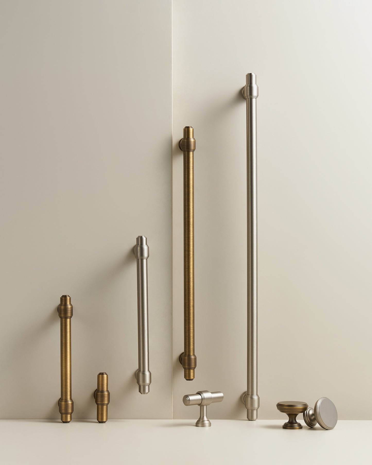 BURLINGTON TURNED-END PULL IN ANTIQUE BRASS