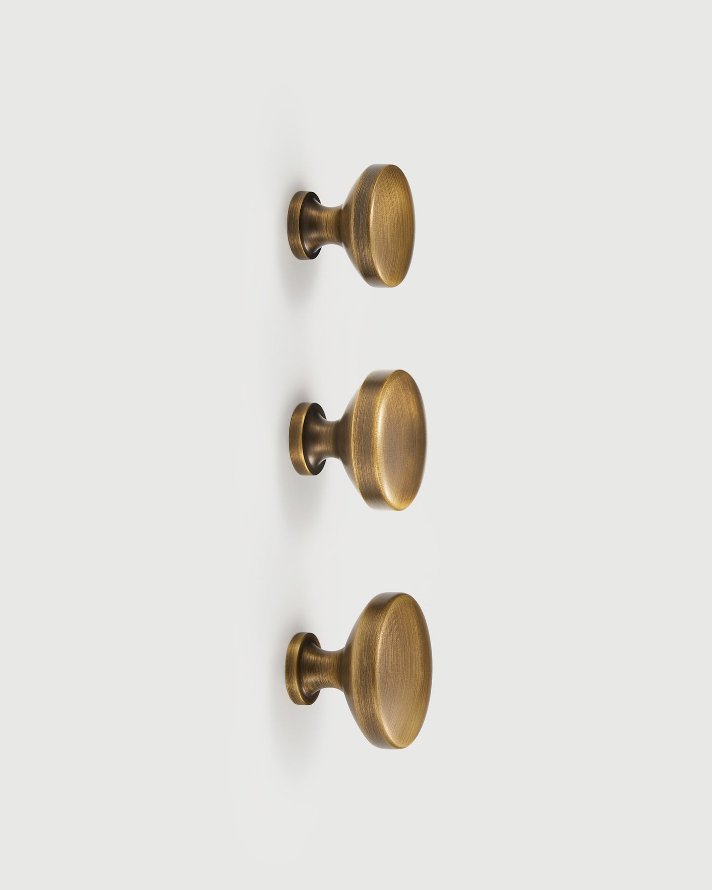 LEXINGTON ROUND SILHOUETTE KNOB COLLECTION