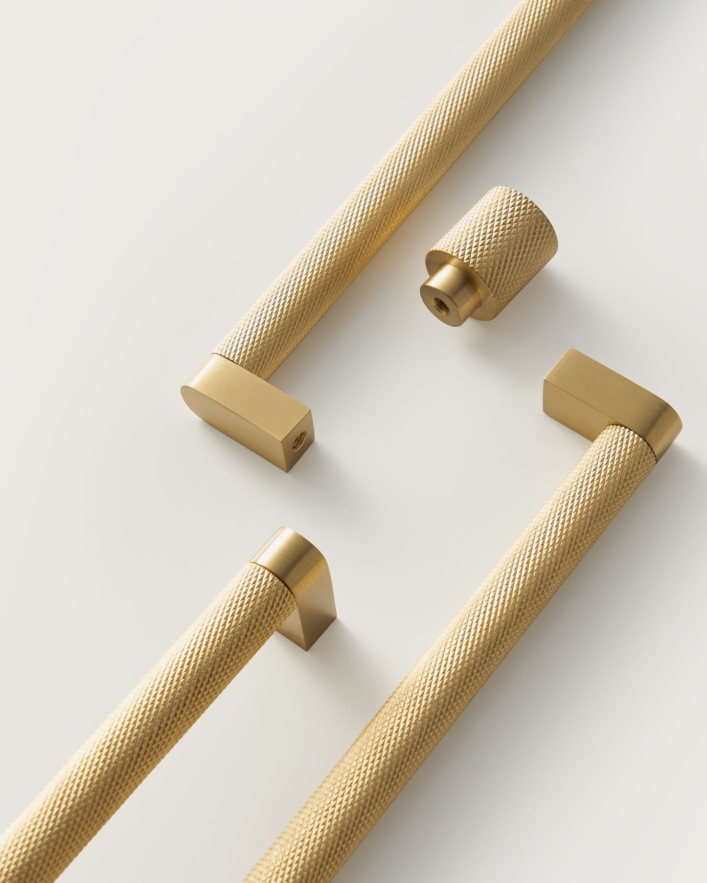 LAFAYETTE KNURLED BRASS PULL WITH CYLINDRICAL POSTS