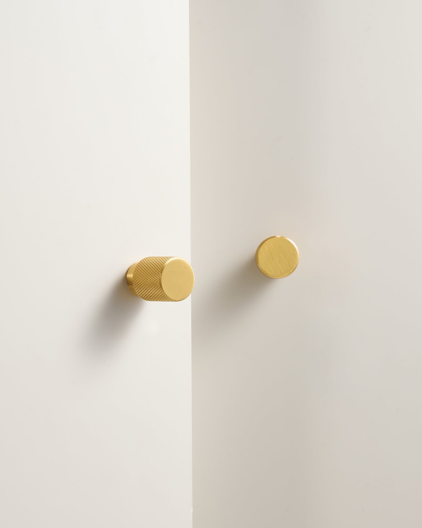 CHELSEA KNURLED CABINET KNOB COLLECTION