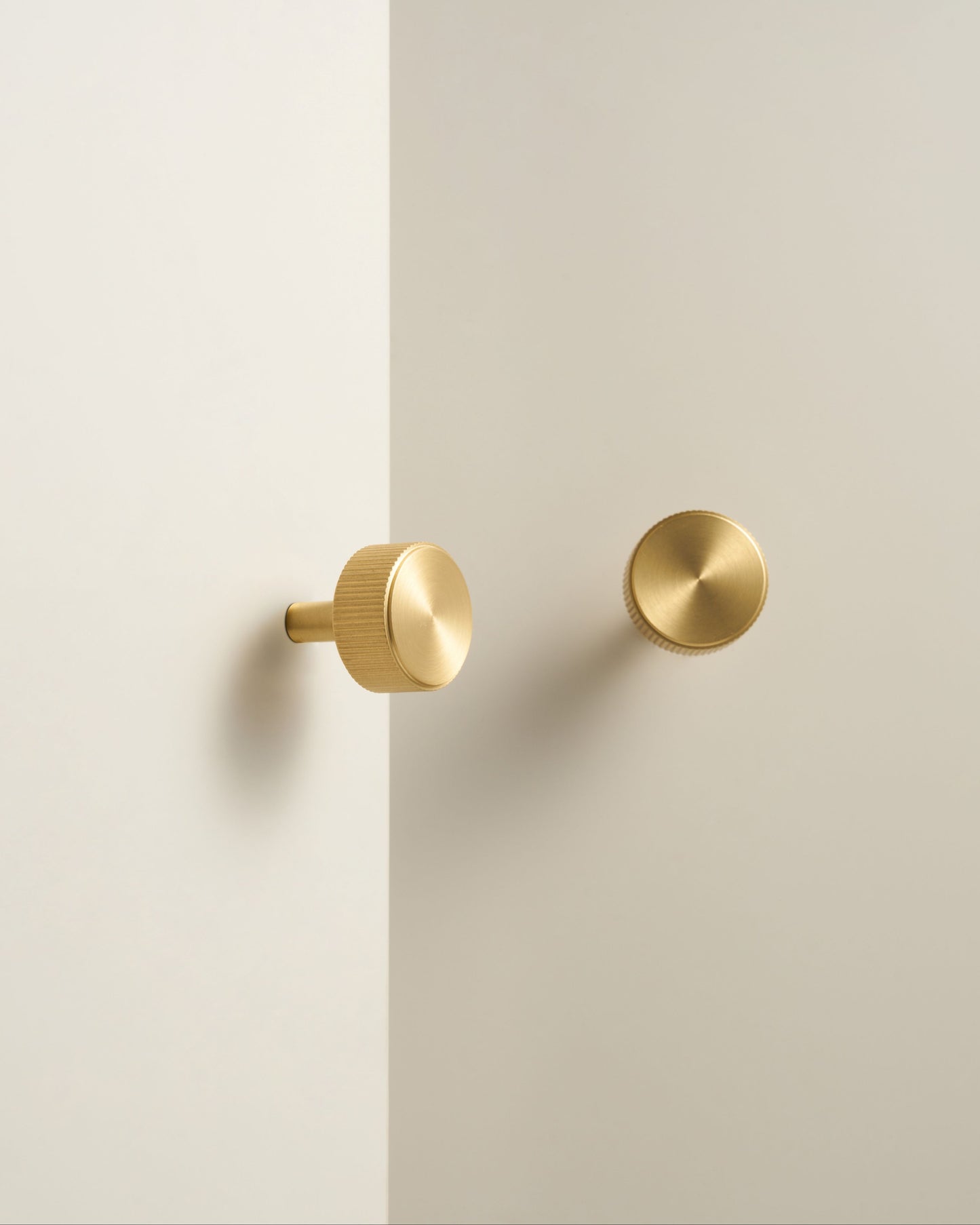 STRATTON FLUTED ROUND CABINET KNOB