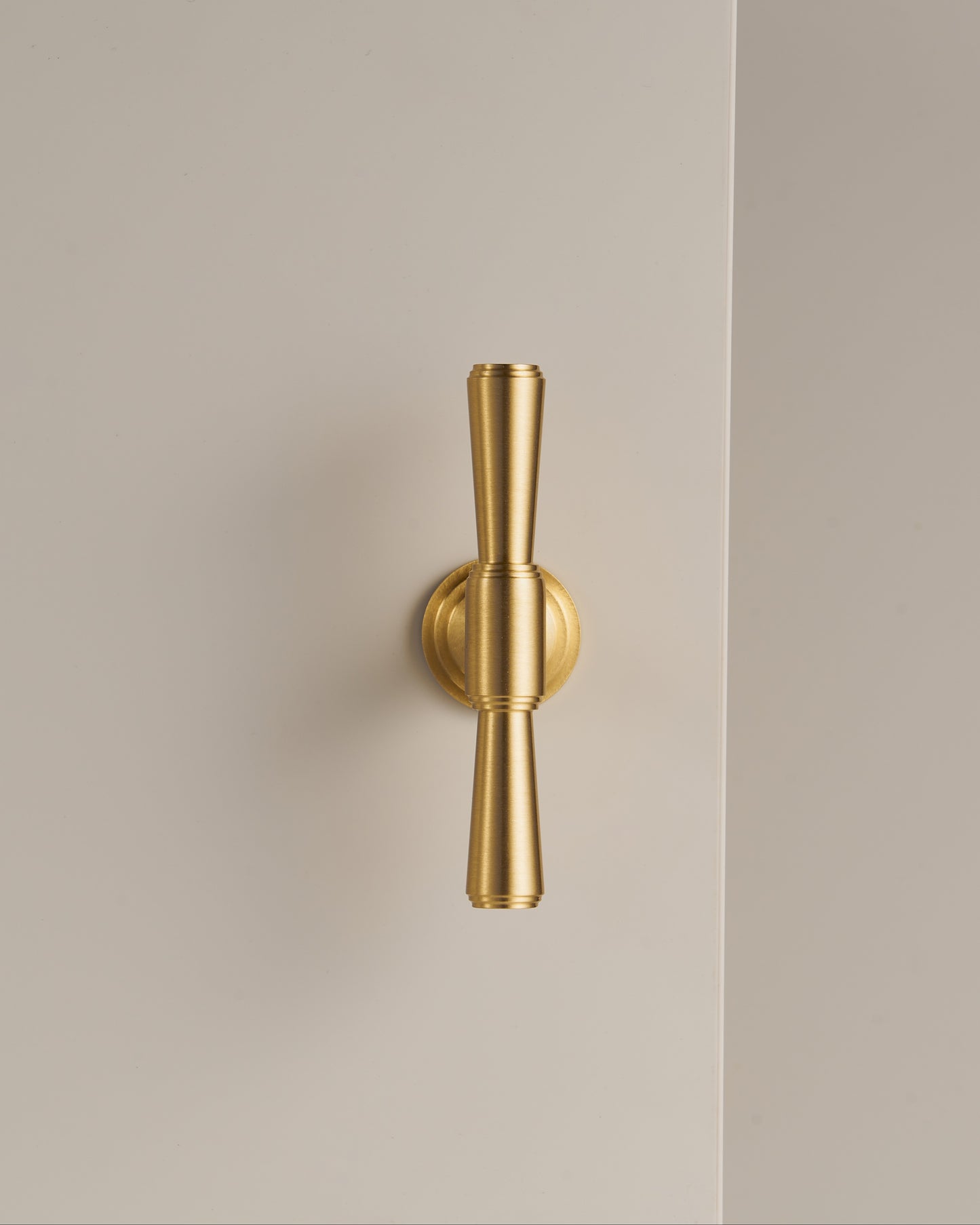 ASTORIA FLARED-END T-BAR CABINET PULL