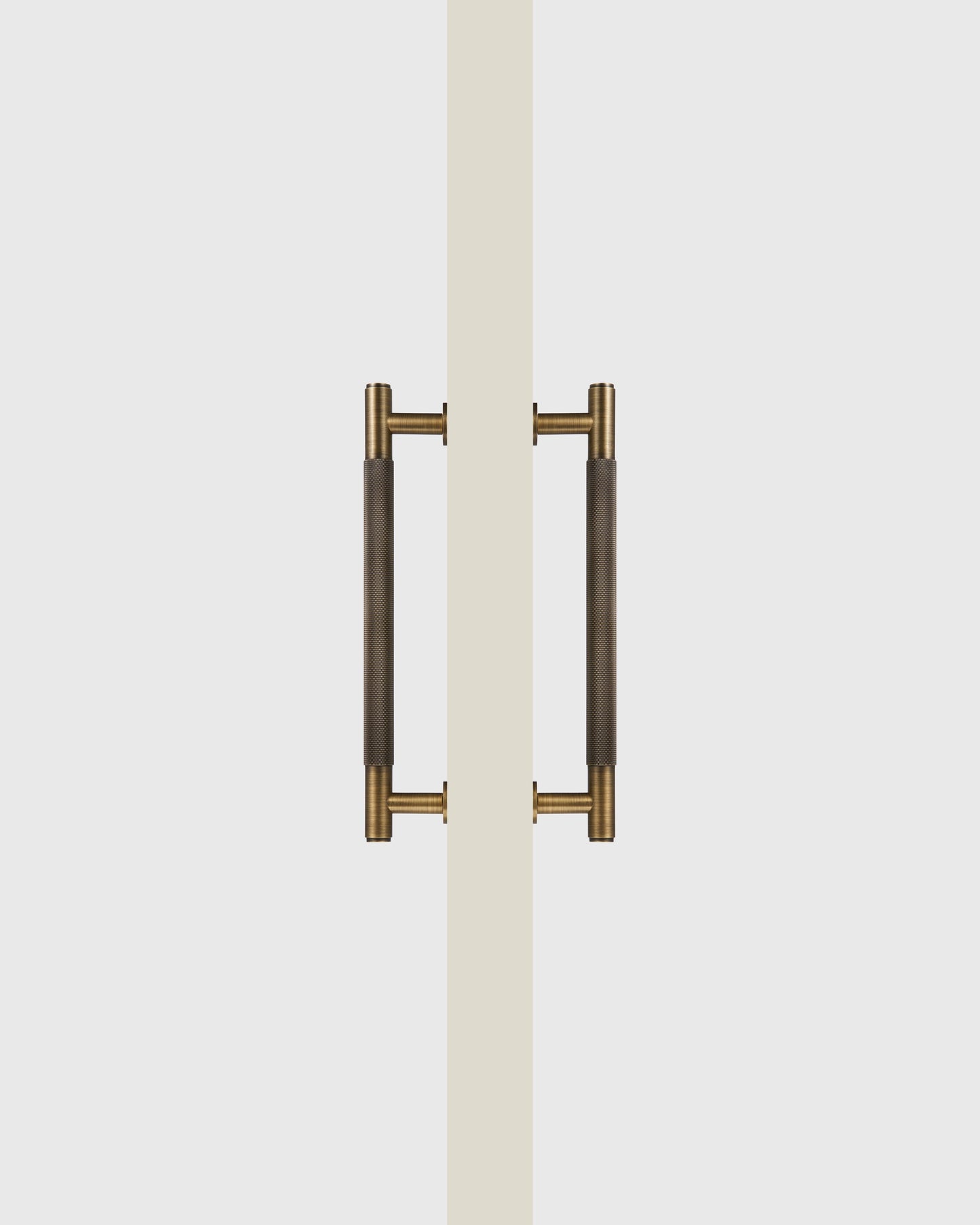 SOHO ANTIQUE BRASS KNURLED DOOR PULL