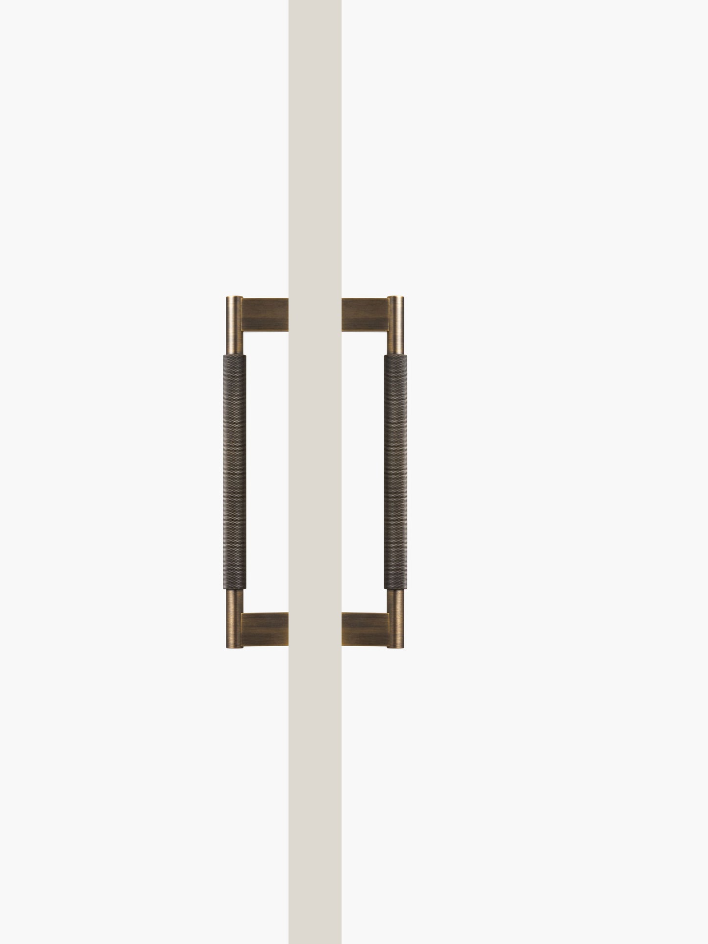 CHELSEA KNURLED APPLIANCE & DOOR PULL IN ANTIQUE BRASS