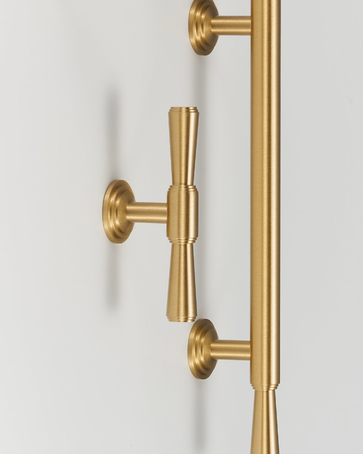 ASTORIA FLARED-END T-BAR CABINET PULL