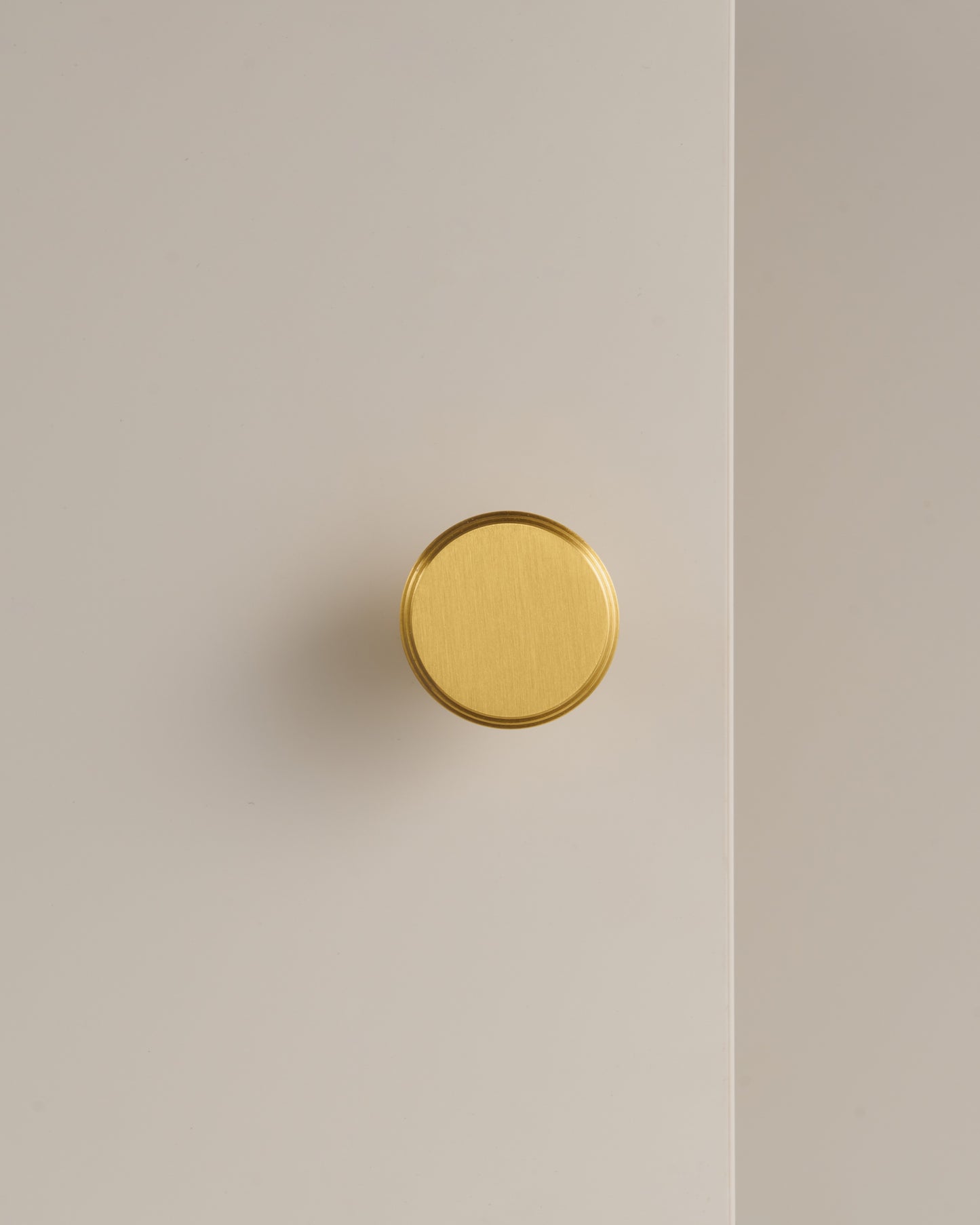 ASTORIA ROUND TRADITIONAL CABINET KNOB