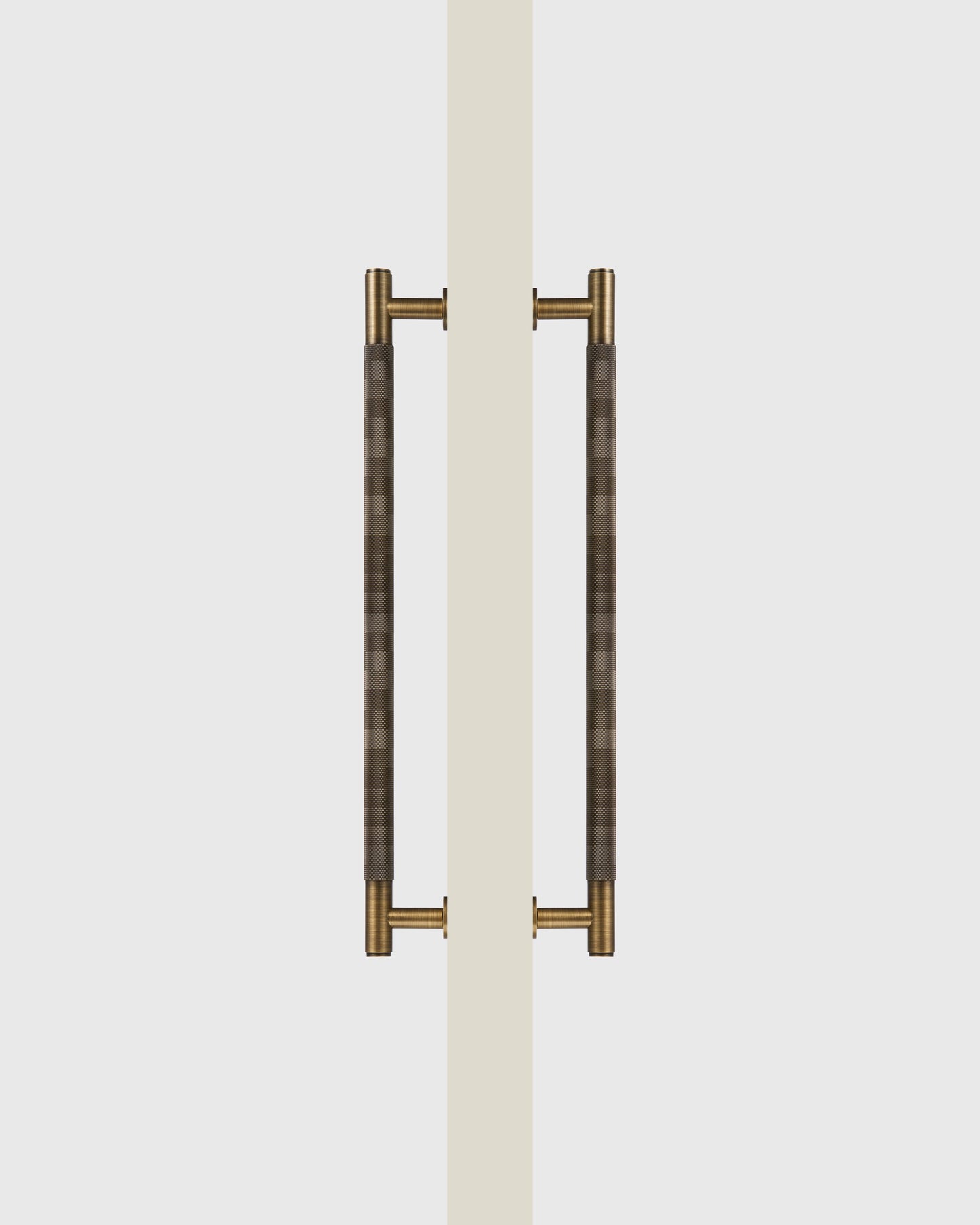 SOHO ANTIQUE BRASS KNURLED DOOR PULL