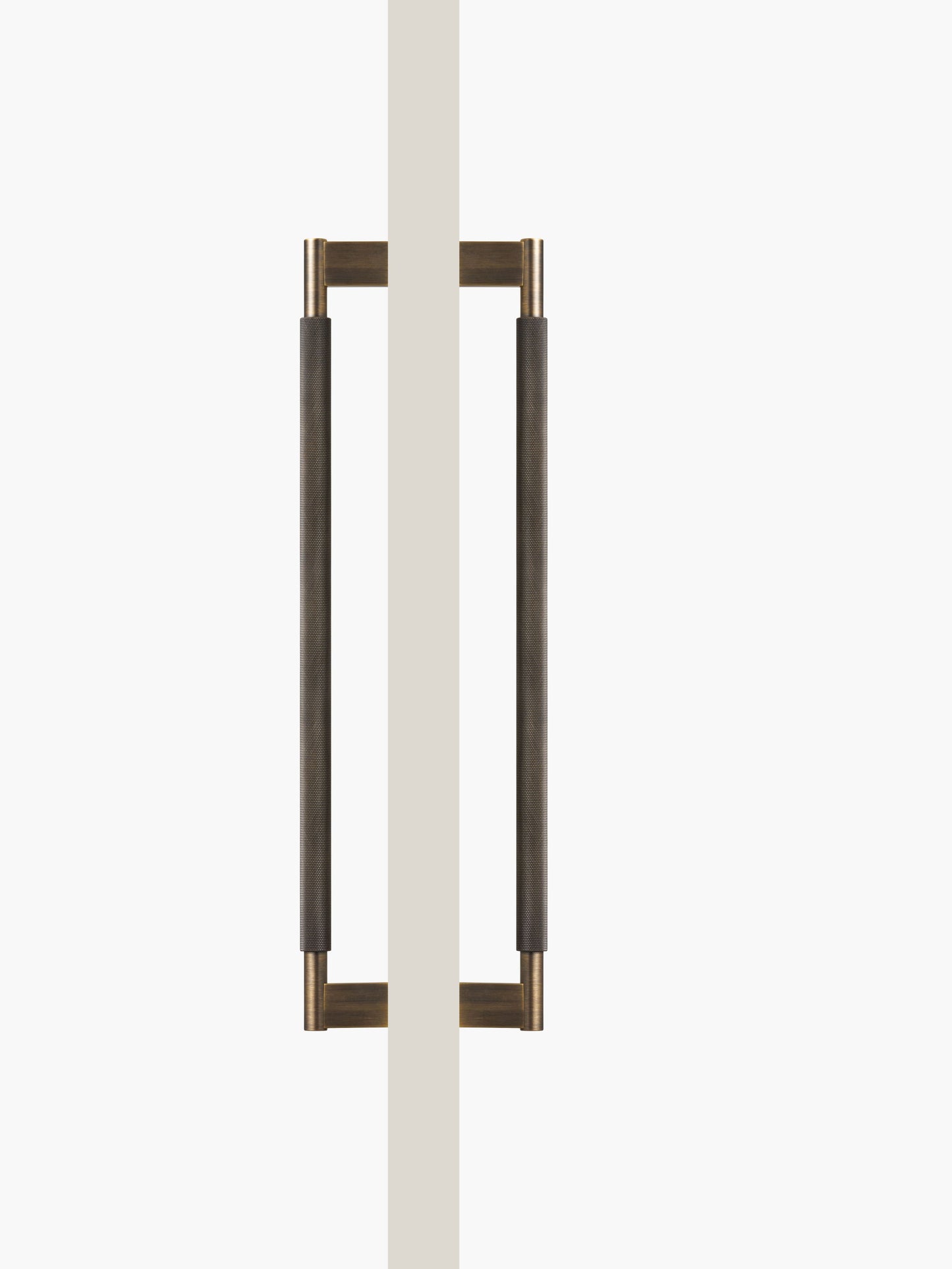 CHELSEA KNURLED APPLIANCE & DOOR PULL IN ANTIQUE BRASS