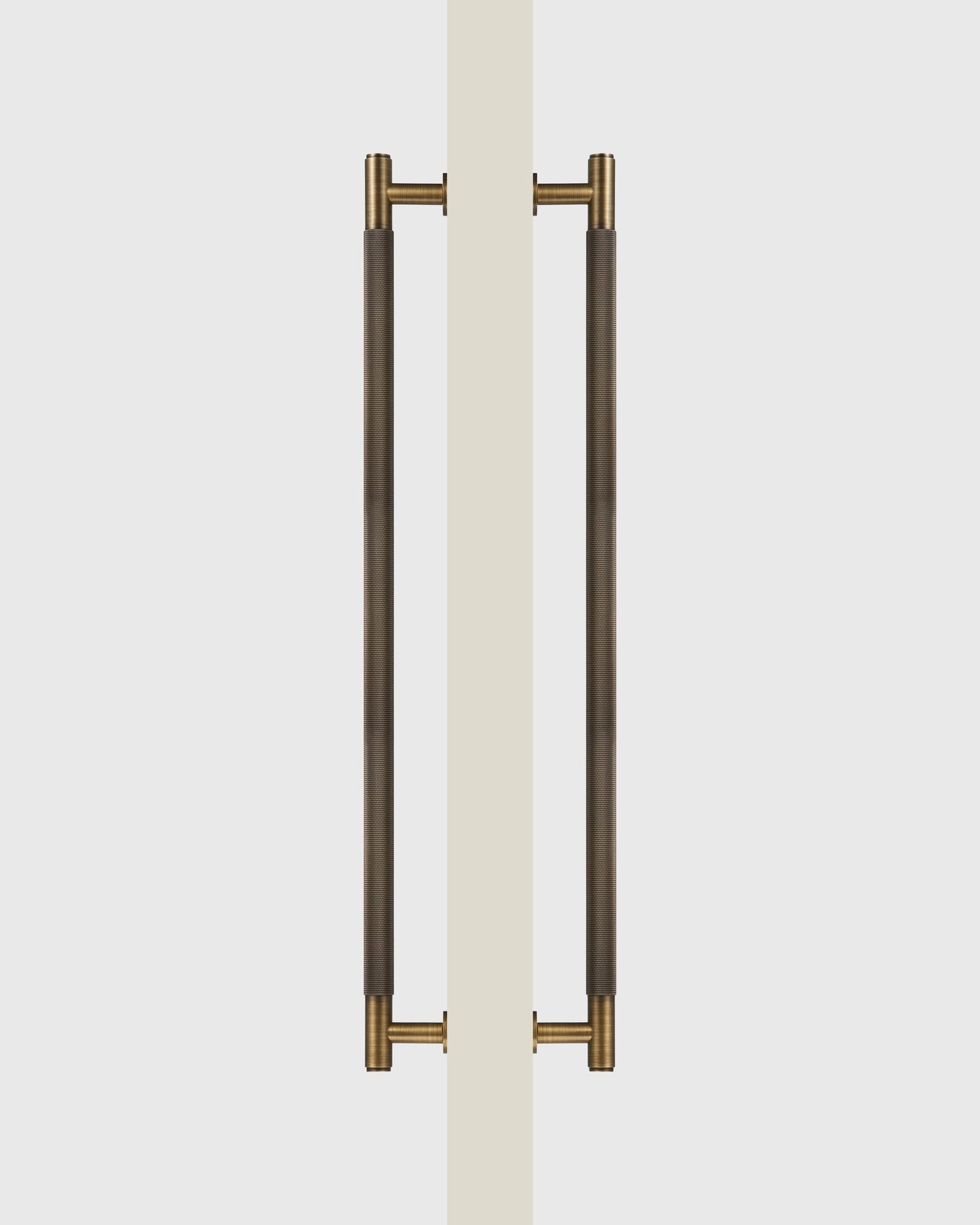 SOHO ANTIQUE BRASS KNURLED DOOR PULL