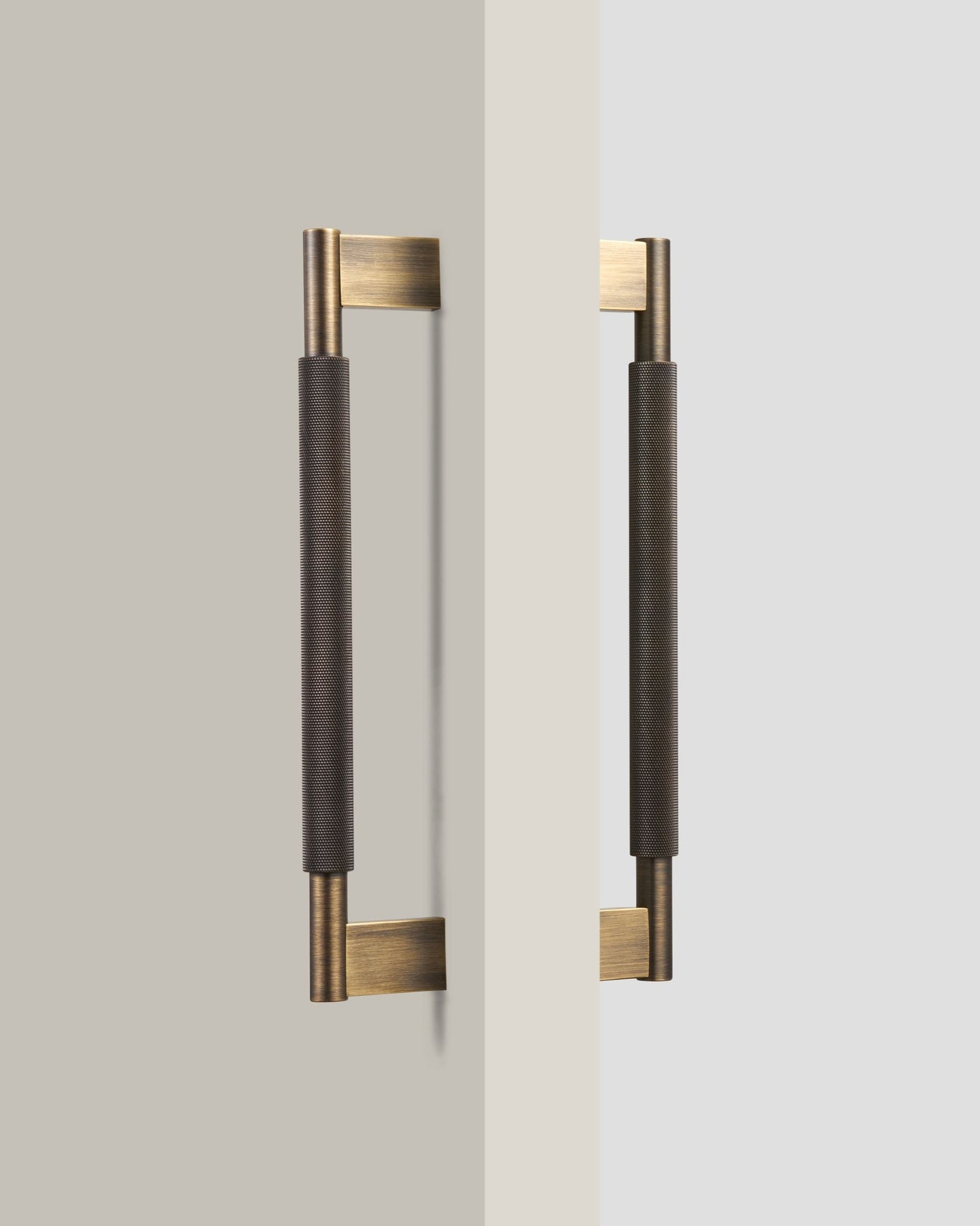 CHELSEA KNURLED APPLIANCE & DOOR PULL IN ANTIQUE BRASS