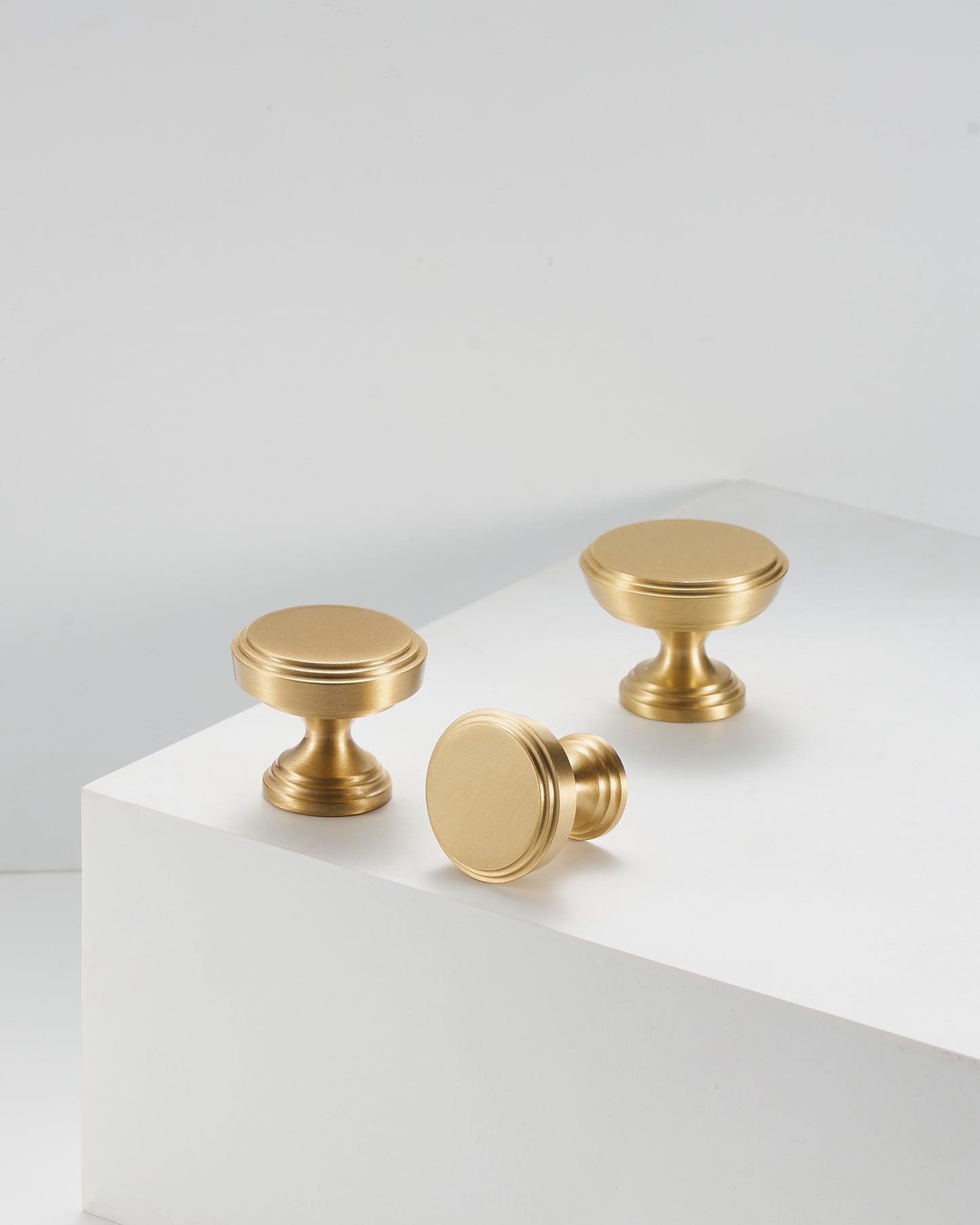ASTORIA ROUND TRADITIONAL CABINET KNOB