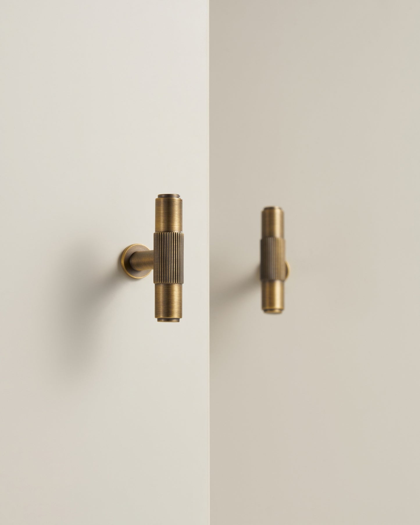 GRAMERCY FLUTED T-KNOB COLLECTION