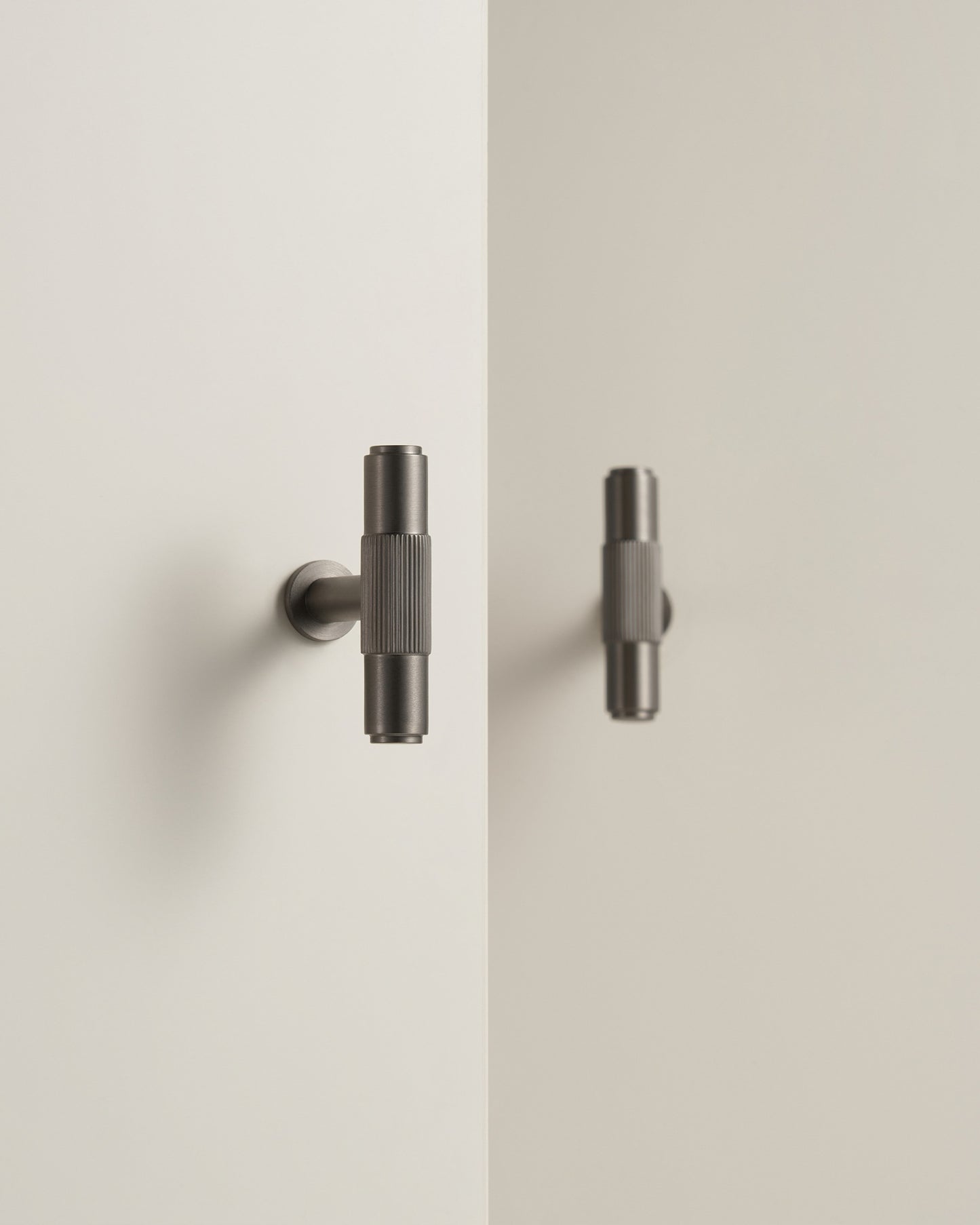 GRAMERCY FLUTED T-KNOB COLLECTION