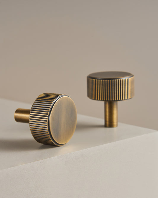 STRATTON FLUTED ROUND CABINET KNOB