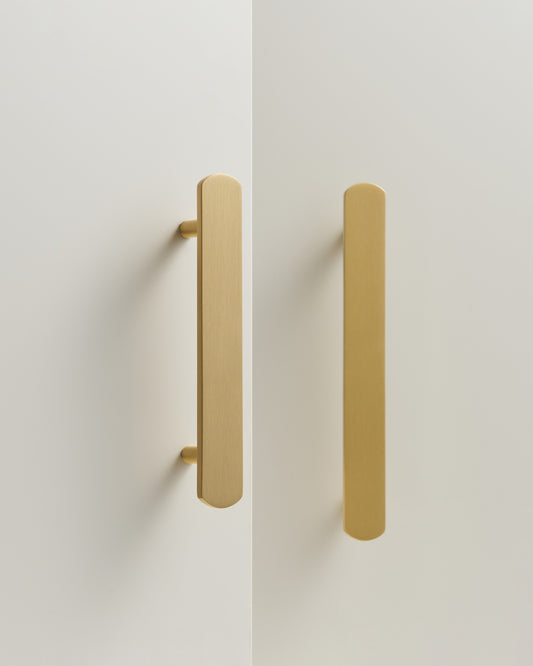 ASHBURY OVERSIZED FLAT PULL IN BRUSHED BRASS