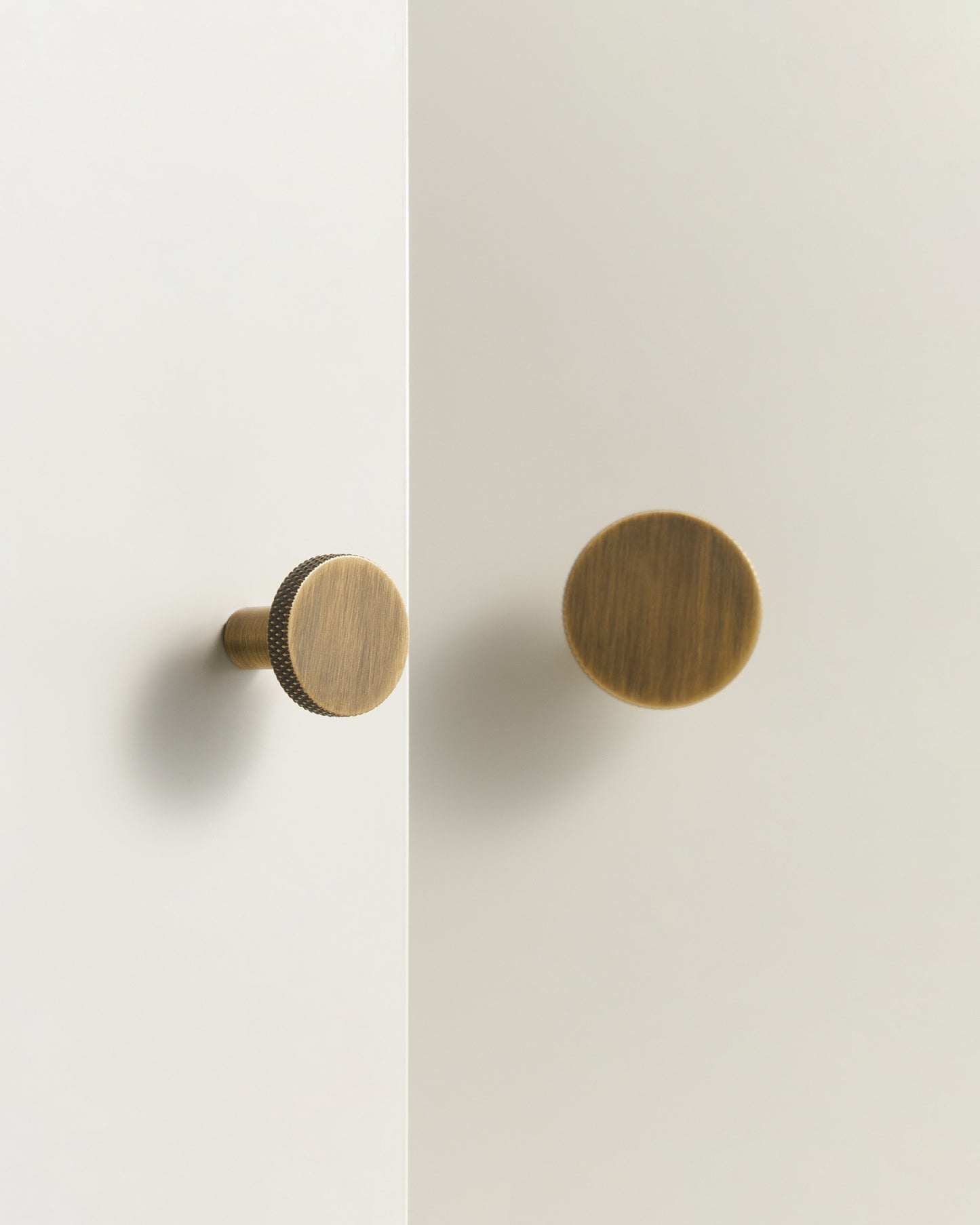 MERCER KNURLED FLAT ROUND CABINET KNOBS