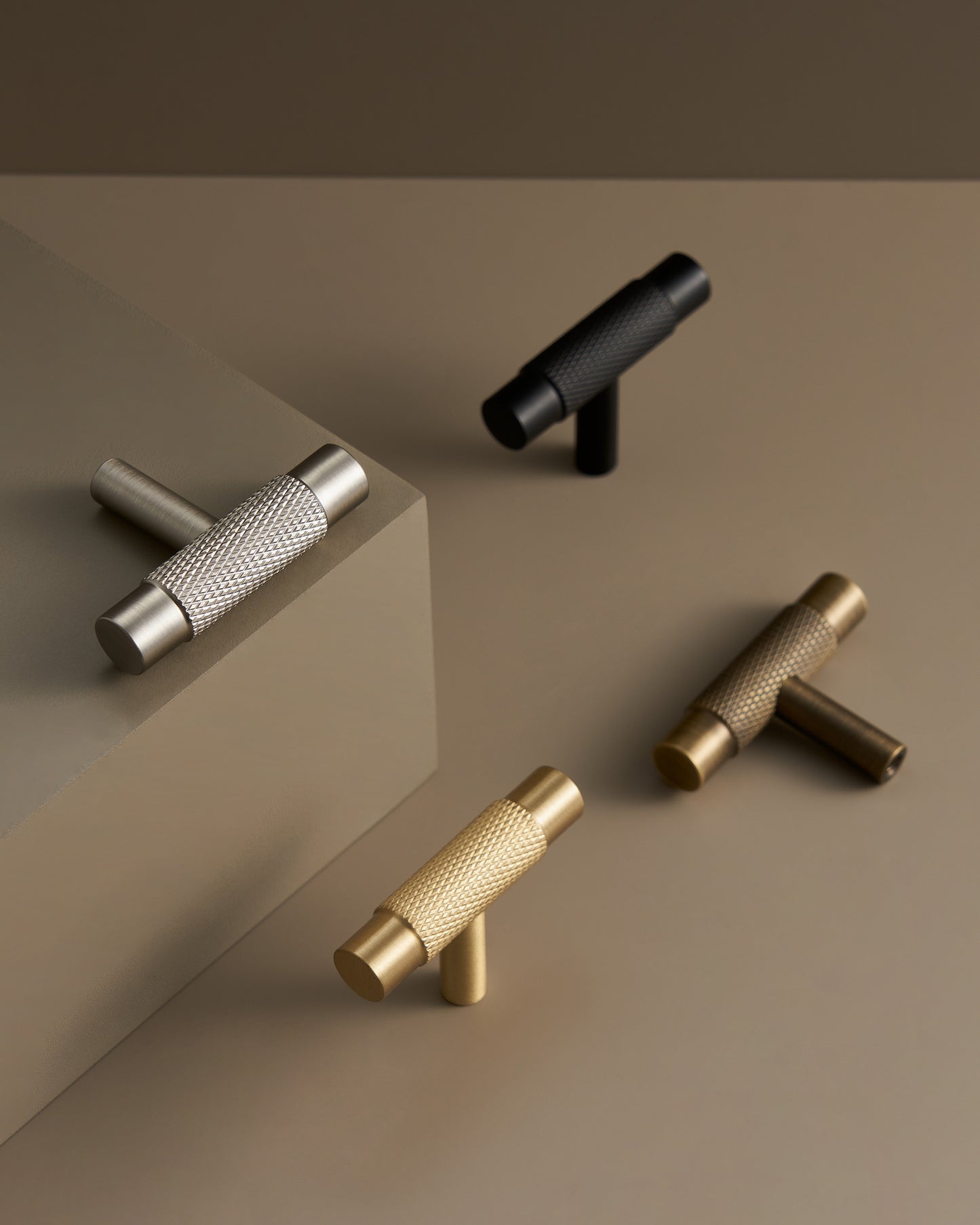 KENSWICK KNURLED BRASS CABINET KNOB COLLECTION