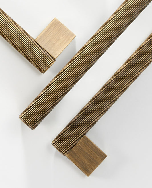 STRATTON FLUTED BRASS CABINET PULL
