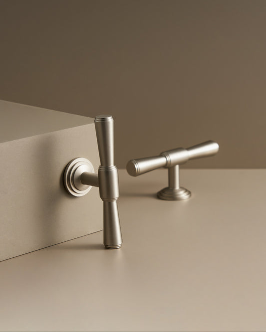 ASTORIA FLARED-END T-BAR CABINET PULL