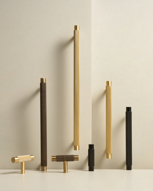 MERCER KNURLED CABINET PULL IN ANTIQUE BRASS