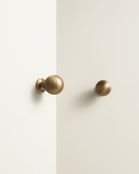HARRINGTON FLUTED GLOBE KNOB IN ANTIQUE BRONZE