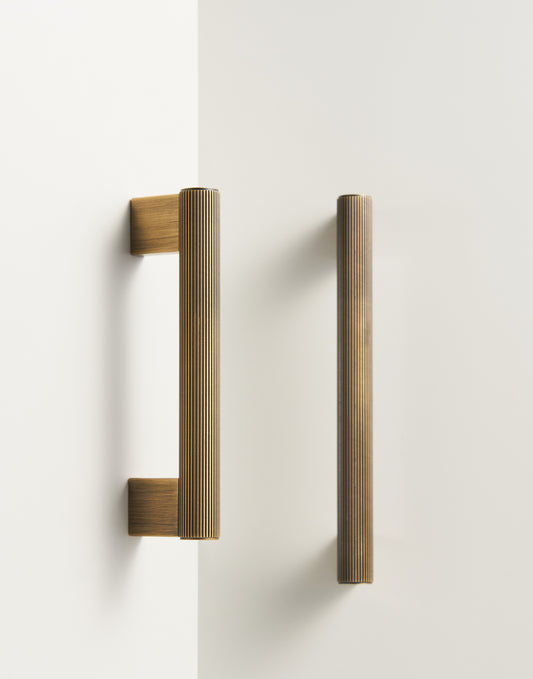 STRATTON FLUTED BRASS CABINET PULL