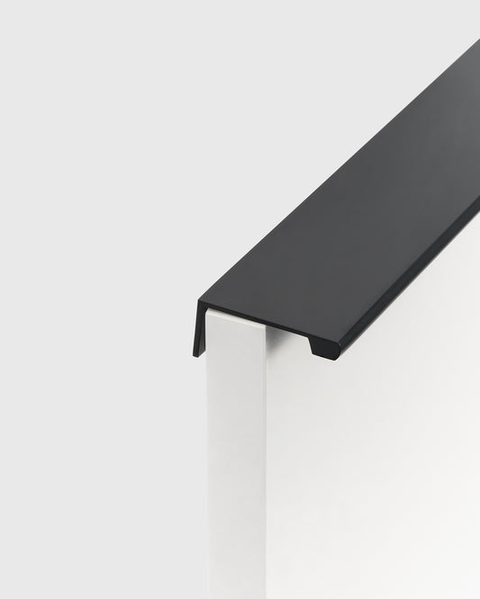BOWERY EDGE PULL IN MATTE BLACK
