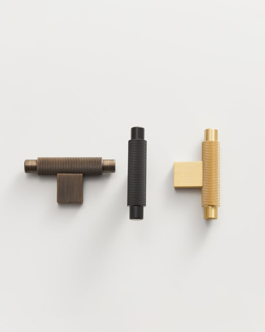 CHELSEA  BRASS T-BAR PULL/KNOB