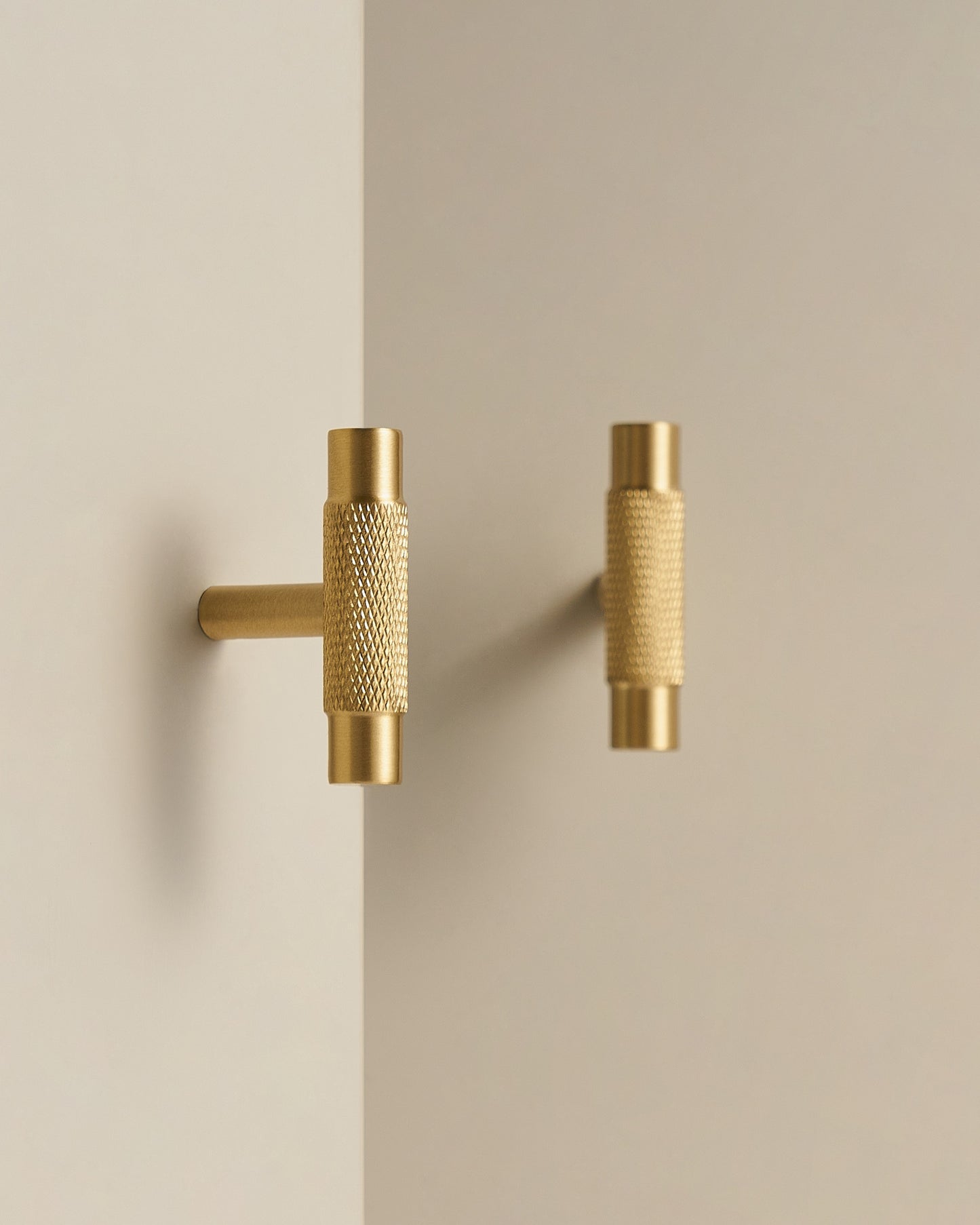 KENSWICK KNURLED BRASS CABINET KNOB COLLECTION