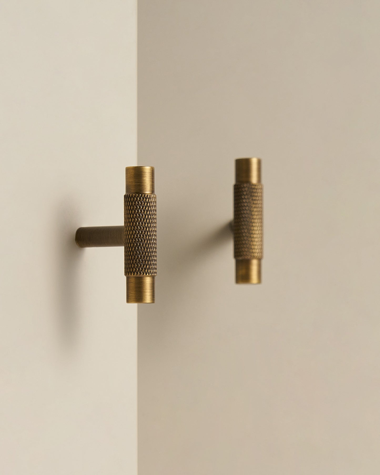 KENSWICK KNURLED BRASS CABINET KNOB COLLECTION