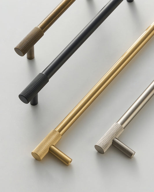 KENSWICK KNURLED CABINET PULL IN ANTIQE BRASS