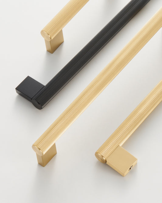 STRATTON FLUTED BRASS CABINET PULL