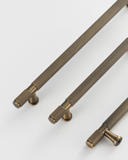 HUDSON DIAMOND-KNURLED CABINET PULL