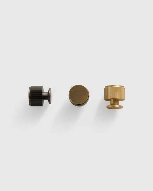 GRAMERCY FLUTED EDGE CABINET KNOB