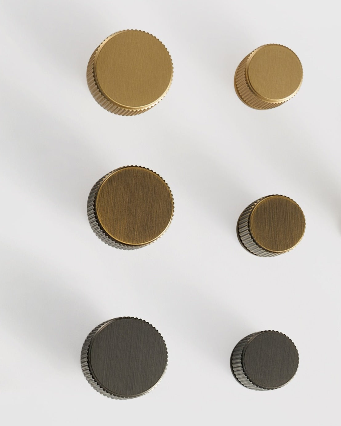 GRAMERCY FLUTED EDGE CABINET KNOB