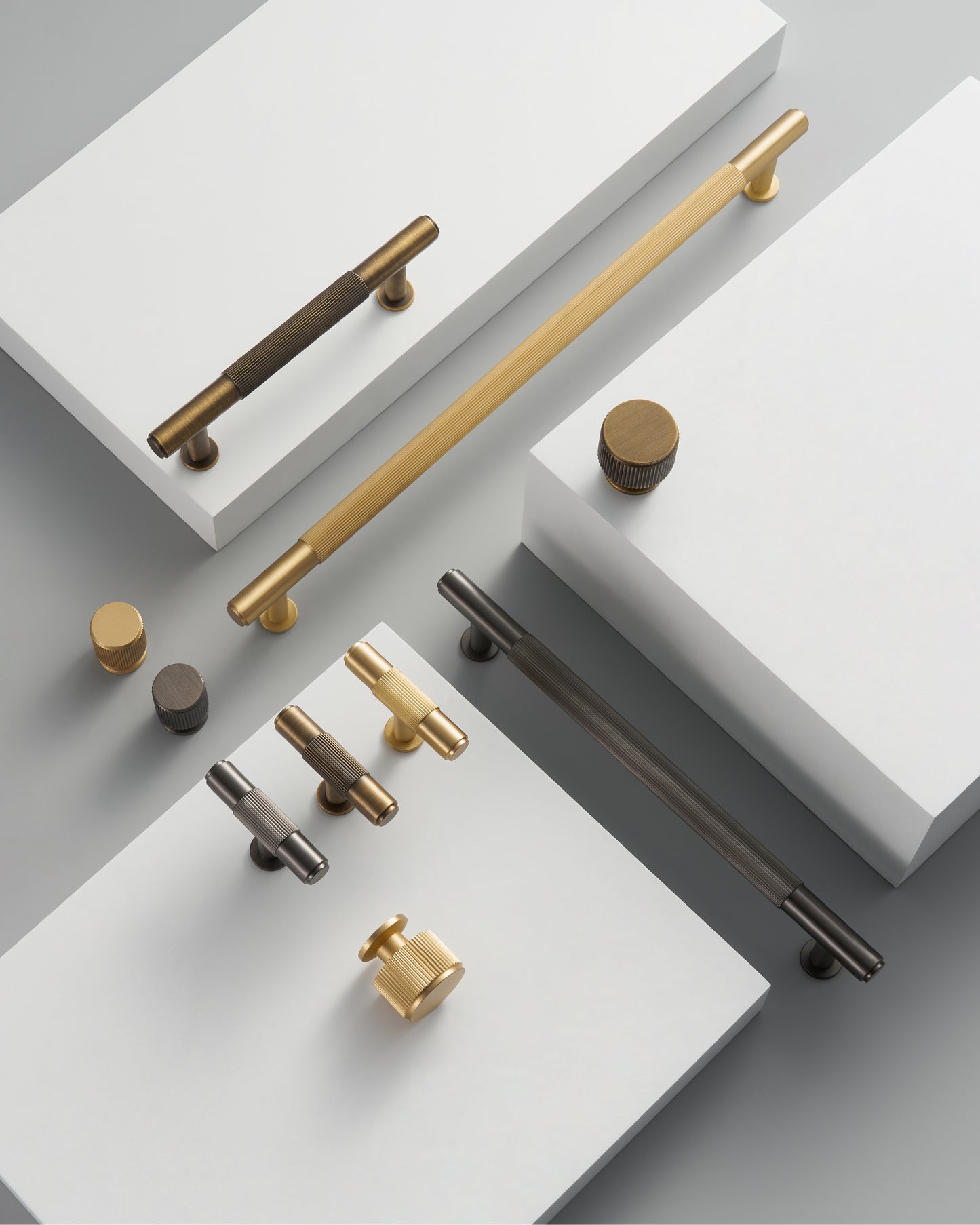 GRAMERCY FLUTED BRASS CABINET PULL IN ANTIQUE BRASS
