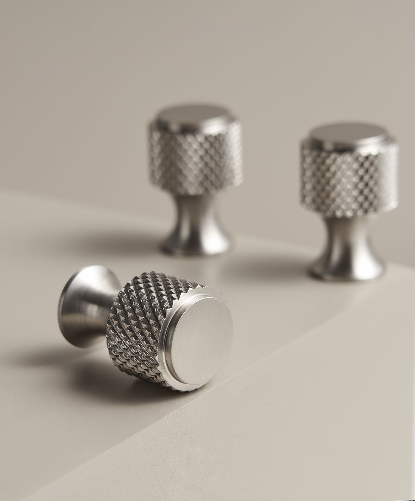 MERCER KNURLED PEDESTAL KNOB