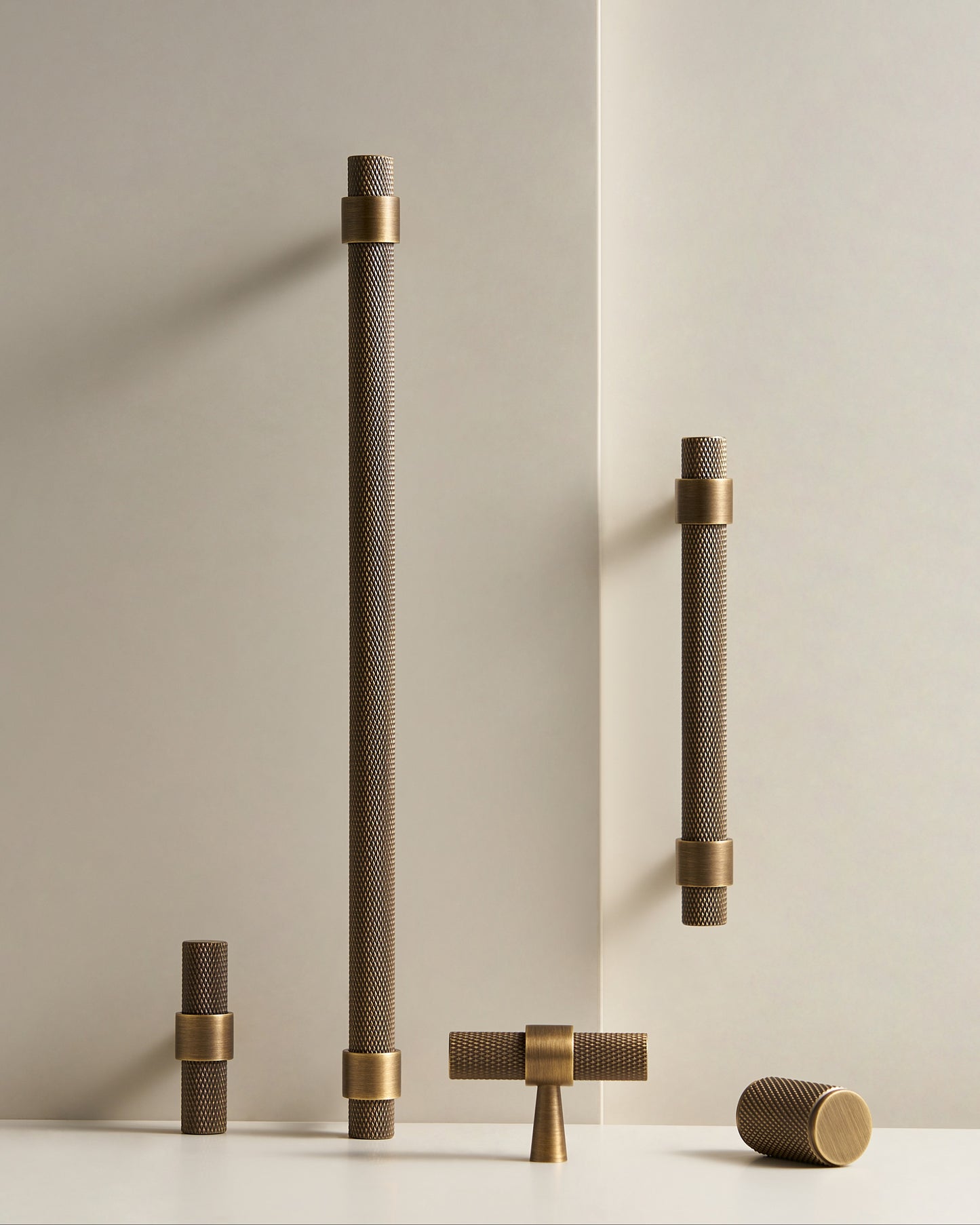 HUDSON KNURLED ANTIQUE BRASS PULL