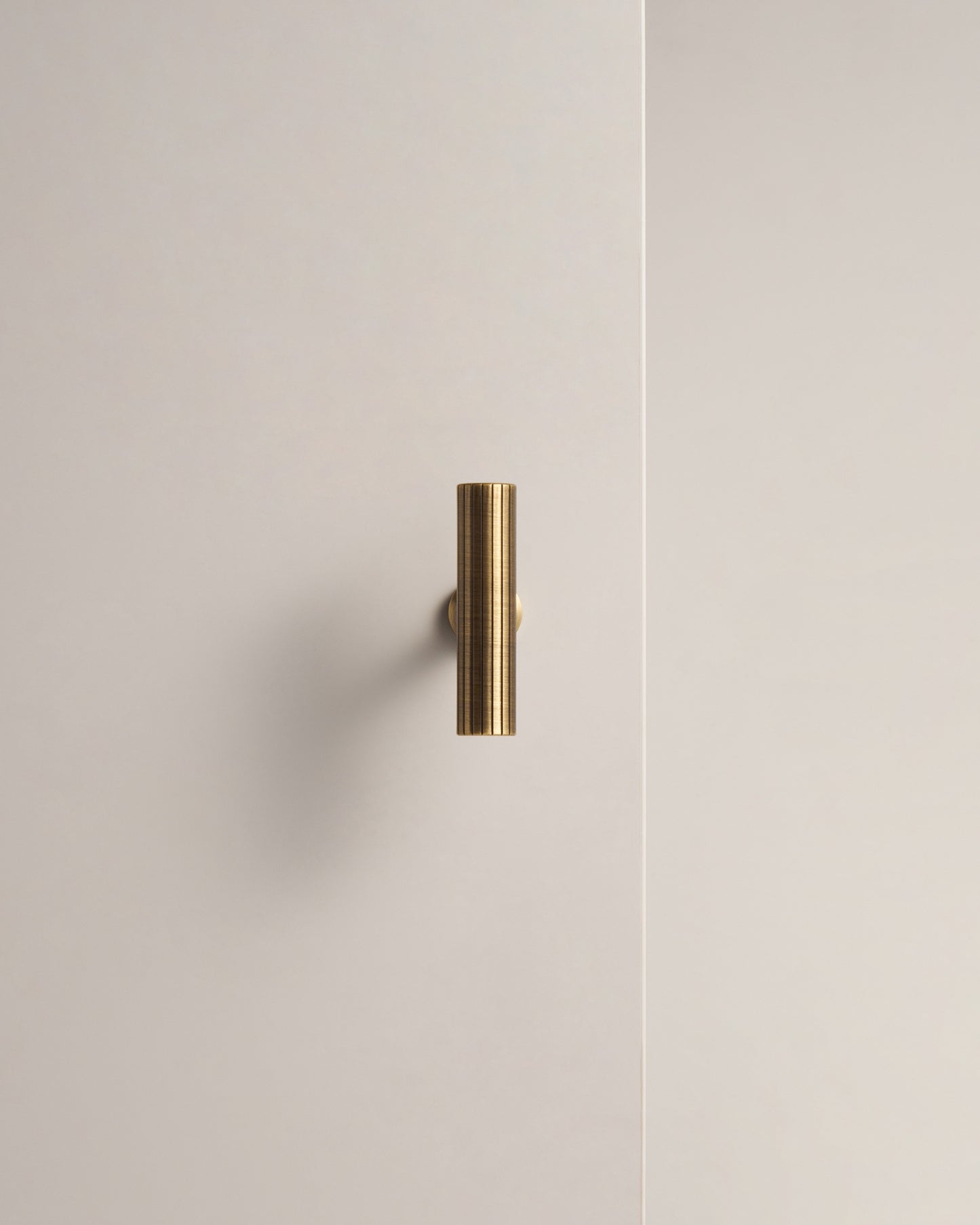 RAVELLO FLUTED T-BAR KNOB