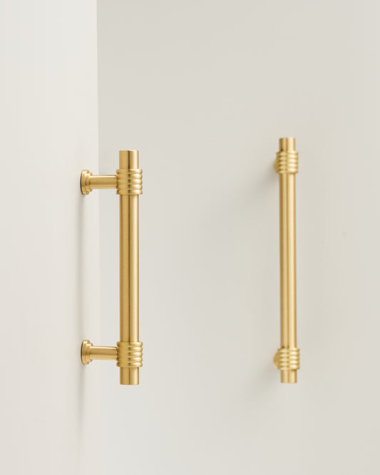 RIVINGTON RIBBED POLISHED BRASS CABINET PULL