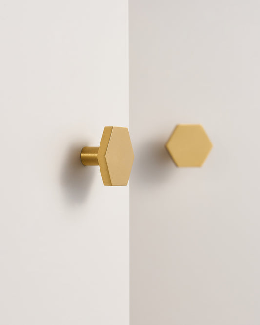 ASHBURY HEXAGON KNOB IN BRUSED BRASS