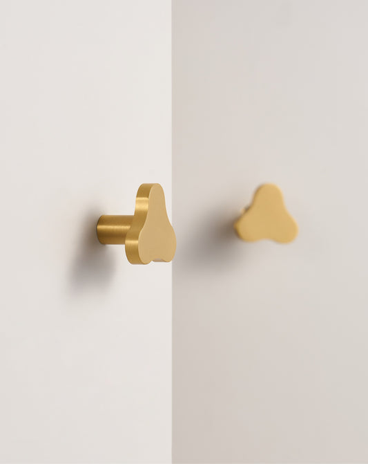 HARLEM WAVE BRUSHED BRASS CABINET KNOB
