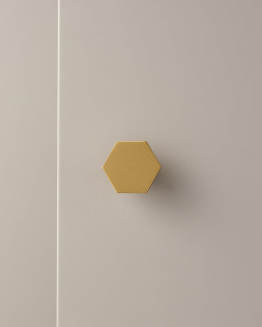 ASHBURY HEXAGON KNOB IN BRUSED BRASS